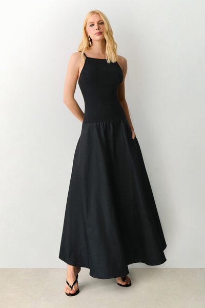 VESTIDO MIDI COSTAS ABERTAS E SAIA COM VOLUME PRETO