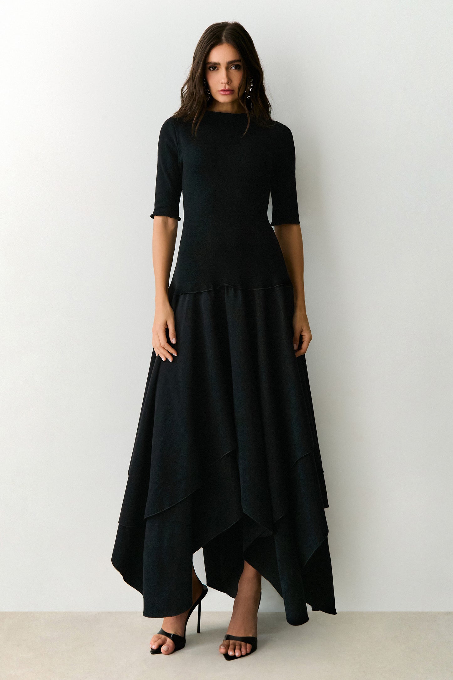 VESTIDO MIDI SAIA COM RECORTES ASSIMETRICOS PRETO