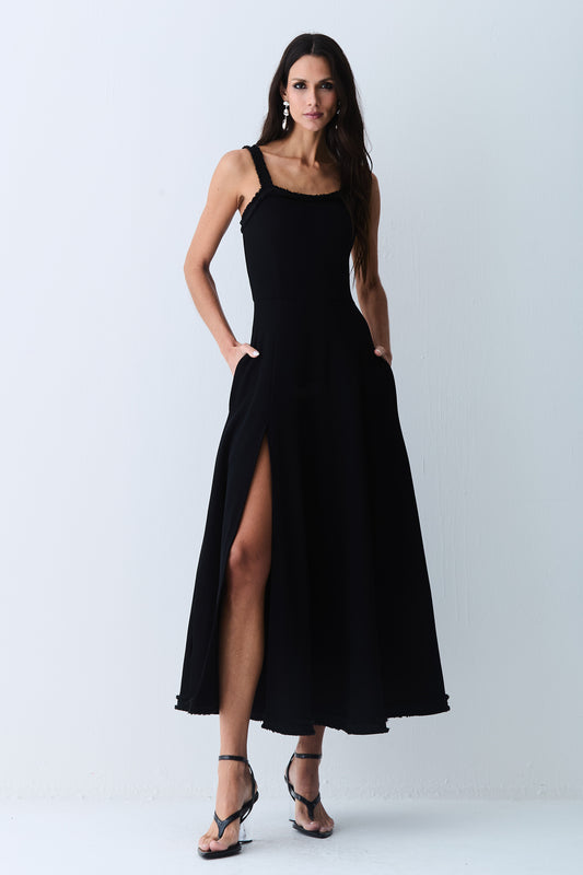 VESTIDO MIDI COM DETALHE AVIAMENTO BARRA E DECOTE PRETO