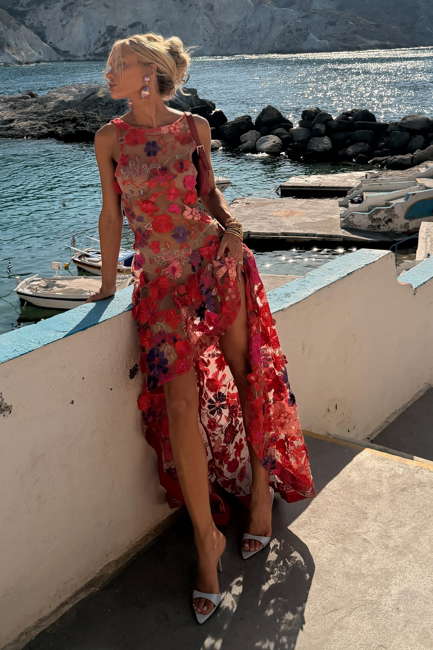 VESTIDO MULLET REGATA EM TULE BORDADO VERMELHO