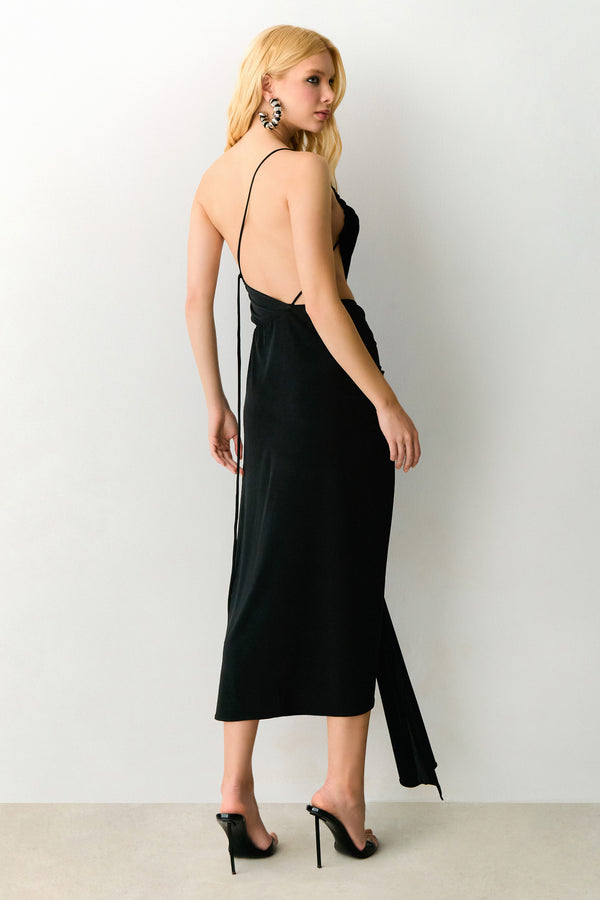 VESTIDO MIDI DECOTE DIAGONAL COM FRANZIDOS LATERAIS PRETO