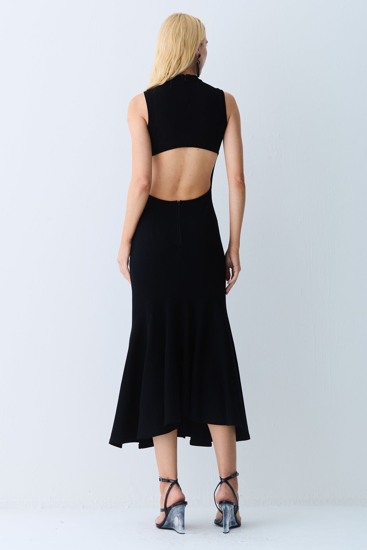 VESTIDO MIDI BARRA COM RODA AMPLA E ABERTURA COSTAS PRETO