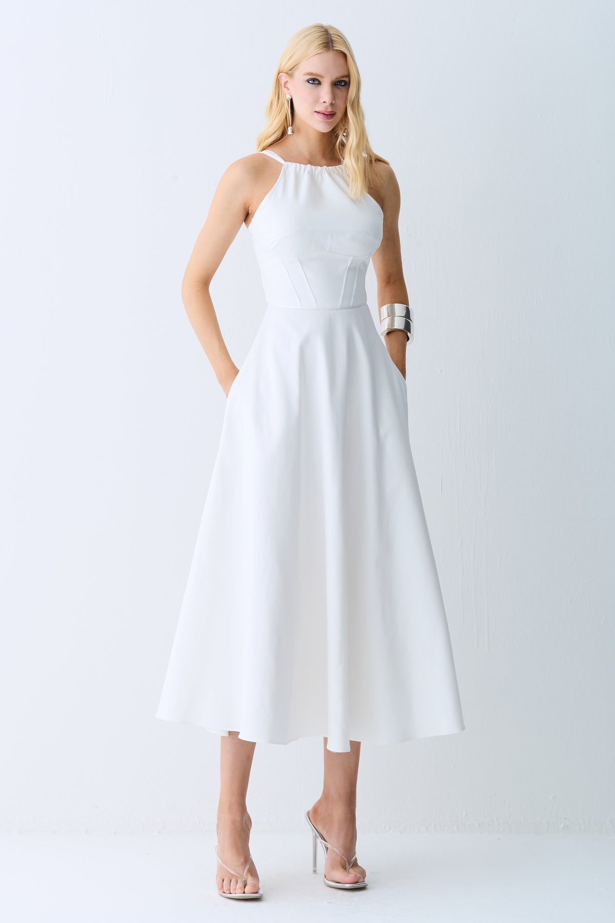 VESTIDO MIDI FRENTE UNICA AMARRACAO COSTAS SAIA AMPLA OFF WHITE