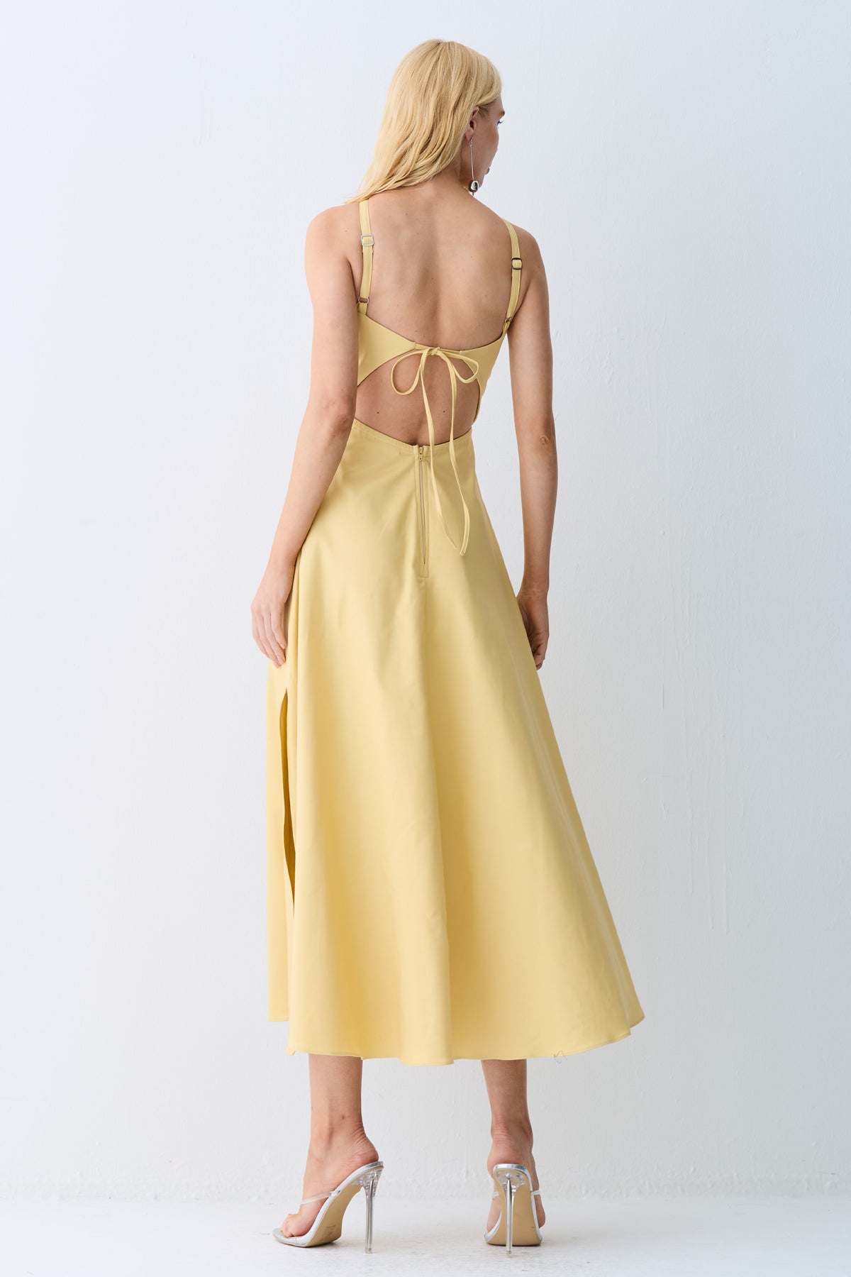 VESTIDO MIDI FRENTE UNICA AMARRACAO COSTAS SAIA AMPLA AMARELO MANTEIGA