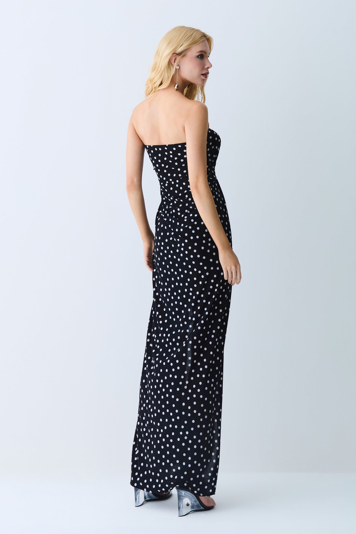 VESTIDO MIDI TOMARA QUE CAI COM TORCAO BUSTO POÁ PRETO