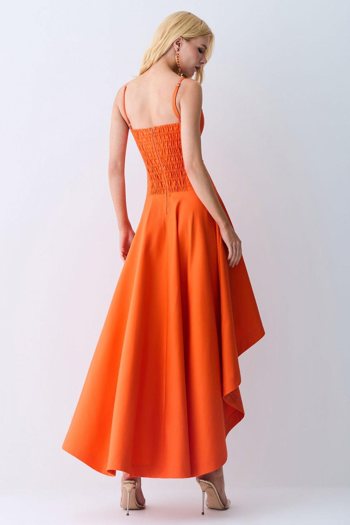 VESTIDO MULLET ACINTURADO COM BARRA AMPLA ALCA FINA LARANJA TANGERINA