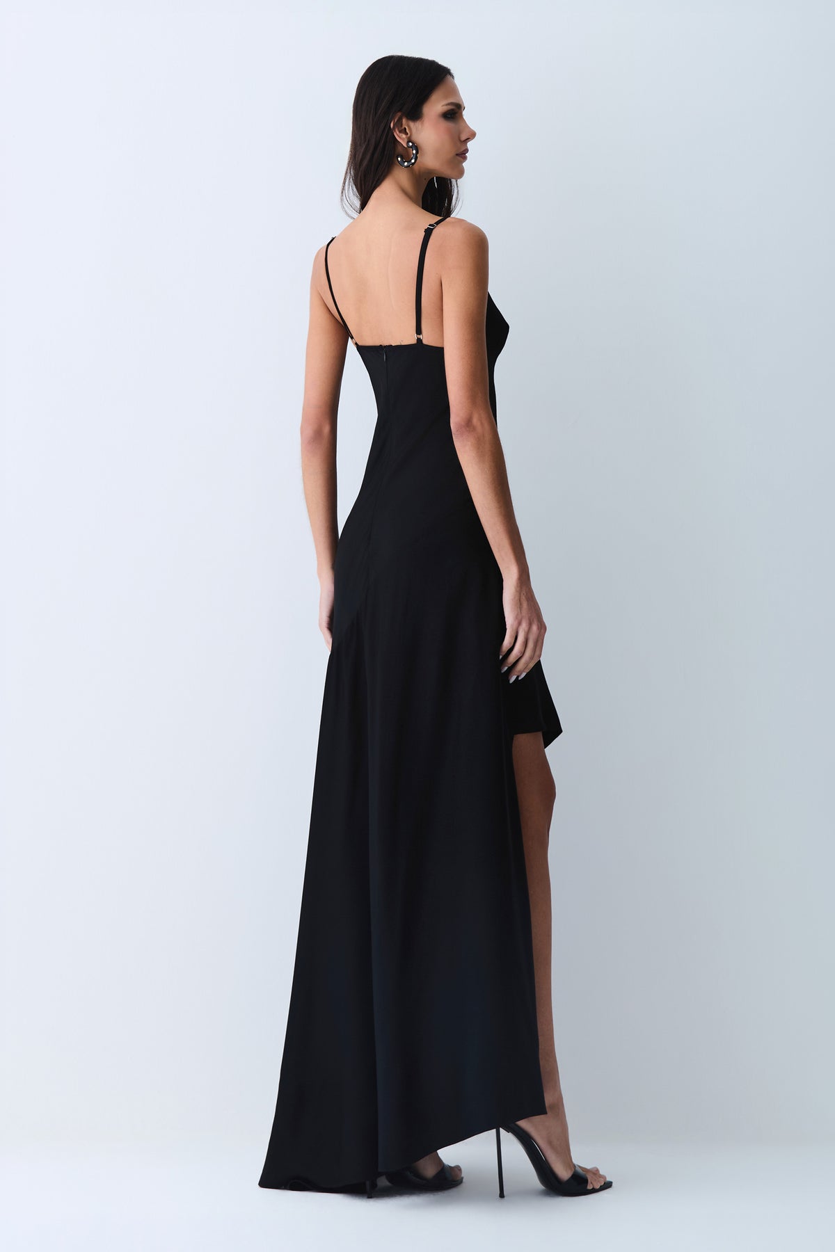 VESTIDO LONGO COSTAS E BARRA ASSIMETRICA FRENTE PRETO