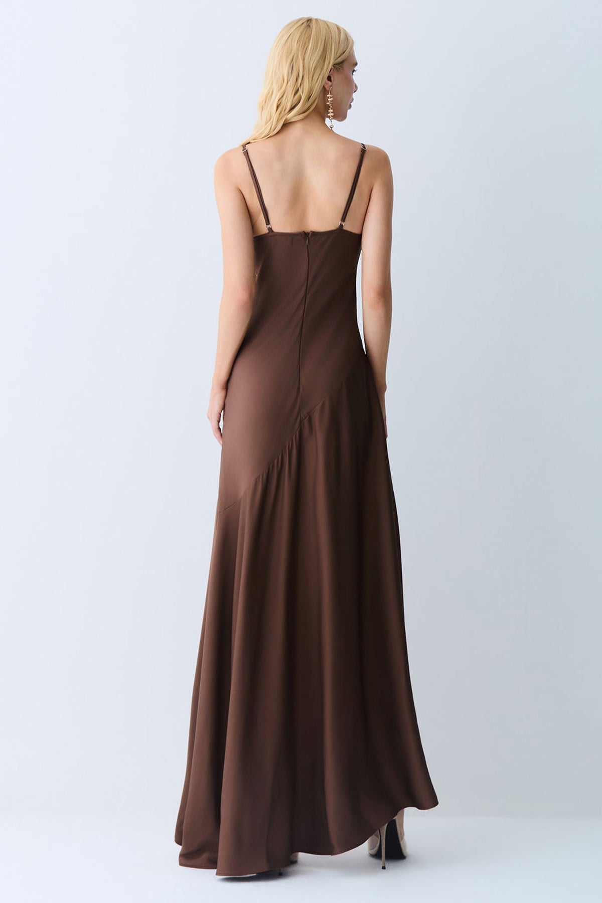 VESTIDO LONGO COSTAS E BARRA ASSIMETRICA FRENTE MARROM