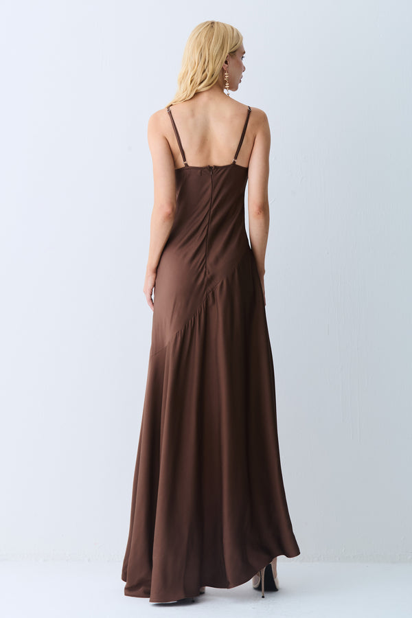 VESTIDO LONGO COSTAS E BARRA ASSIMETRICA FRENTE MARROM