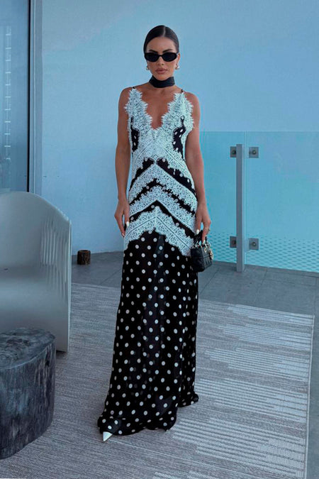 VESTIDO LONGO DECOTE V COM DETALHES EM RENDA BORDADAS POÁ PRETO
