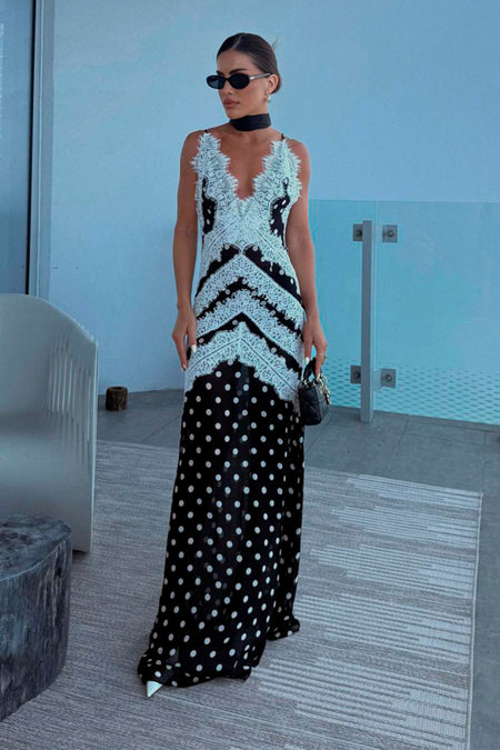 VESTIDO LONGO DECOTE V COM DETALHES EM RENDA BORDADAS POÁ PRETO