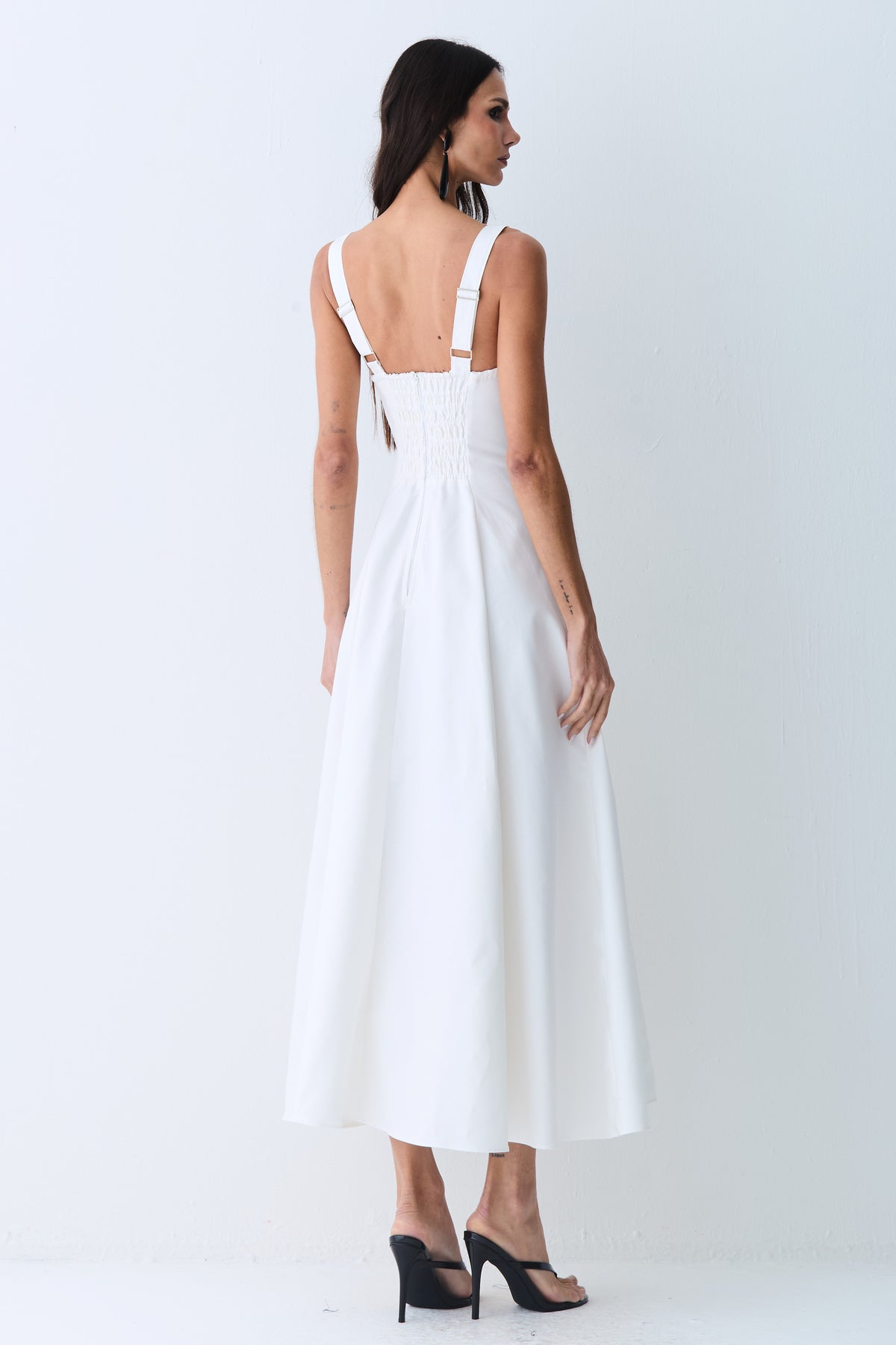 VESTIDO MIDI DRAPEADOS BUSTO E RECORTES PESPONTADOS OFF WHITE