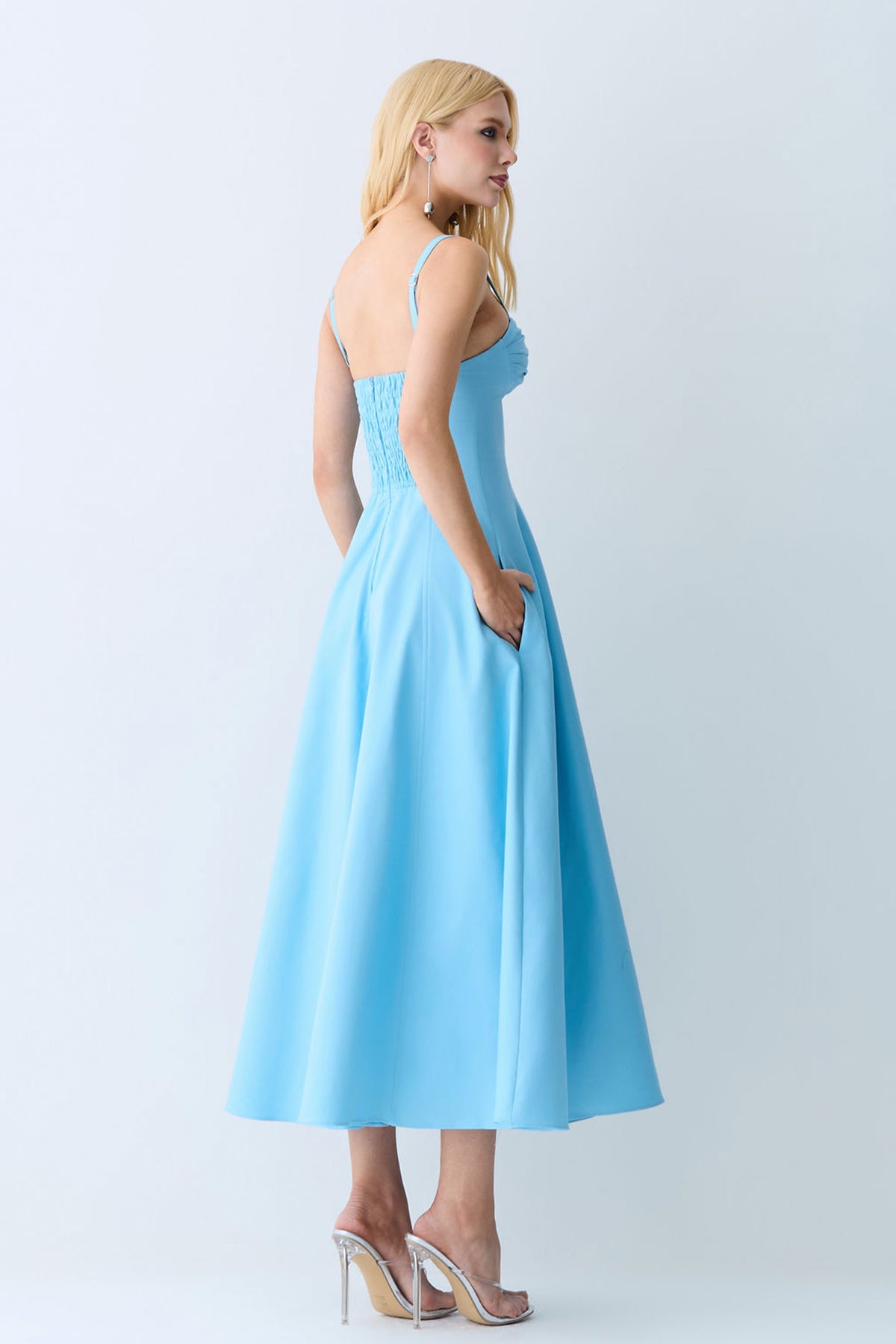 VESTIDO MIDI DRAPEADOS BUSTO E RECORTES PESPONTADOS AZUL OCEANO