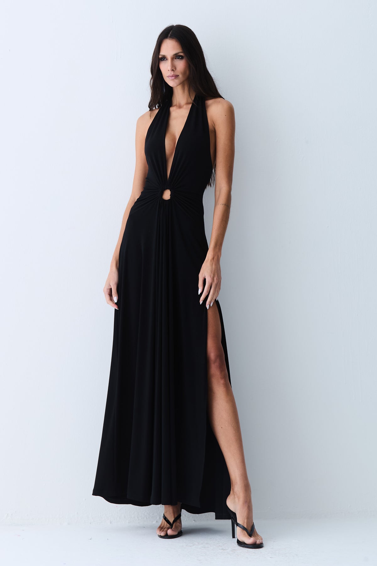 VESTIDO LONGO FRENTE UNICA  ABERTURA FRONTAL E AMARRACÃO PRETO