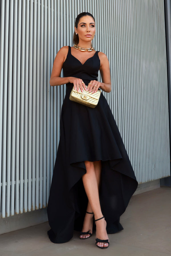 VESTIDO MULLET ESTRUTURADO COM RECORTE BUSTO E CINTURA PRETO