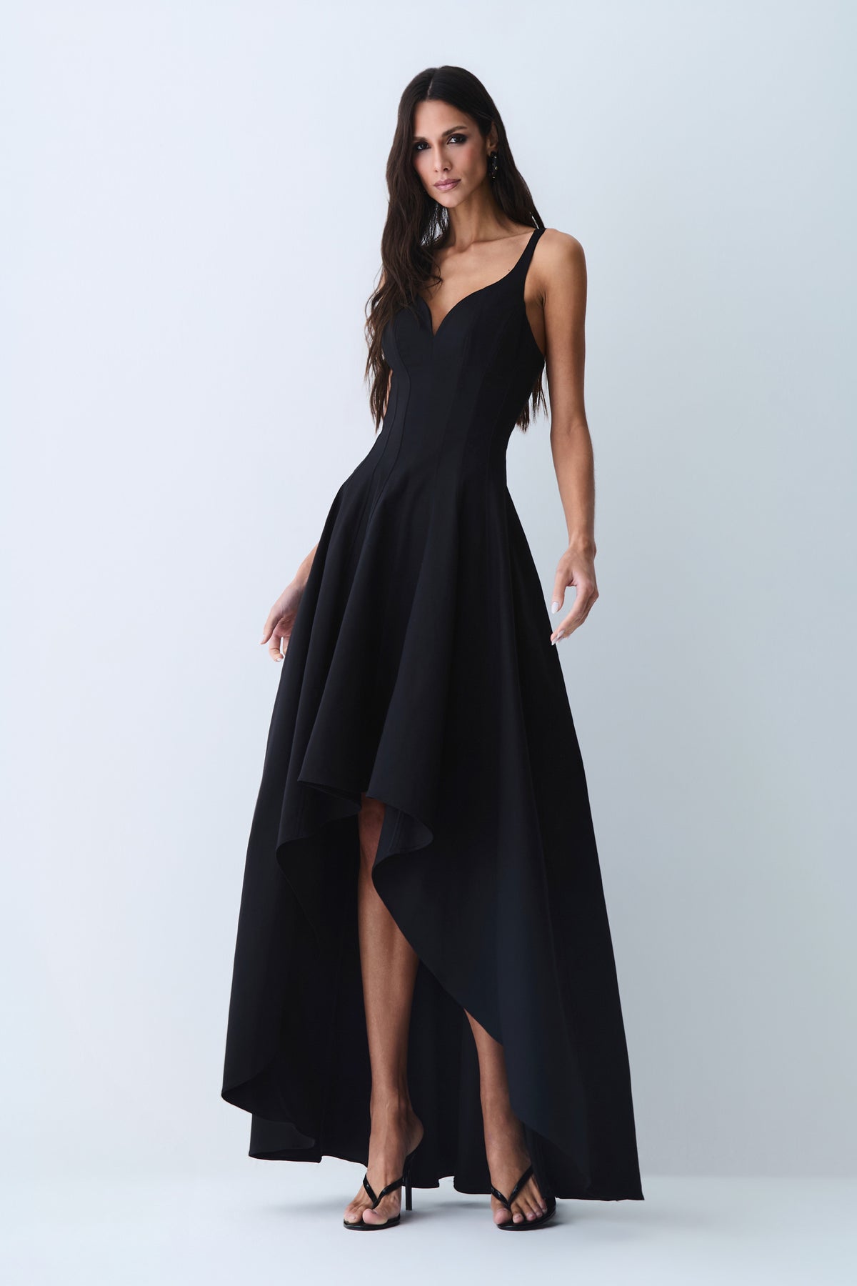 VESTIDO MULLET ESTRUTURADO COM RECORTE BUSTO E CINTURA PRETO