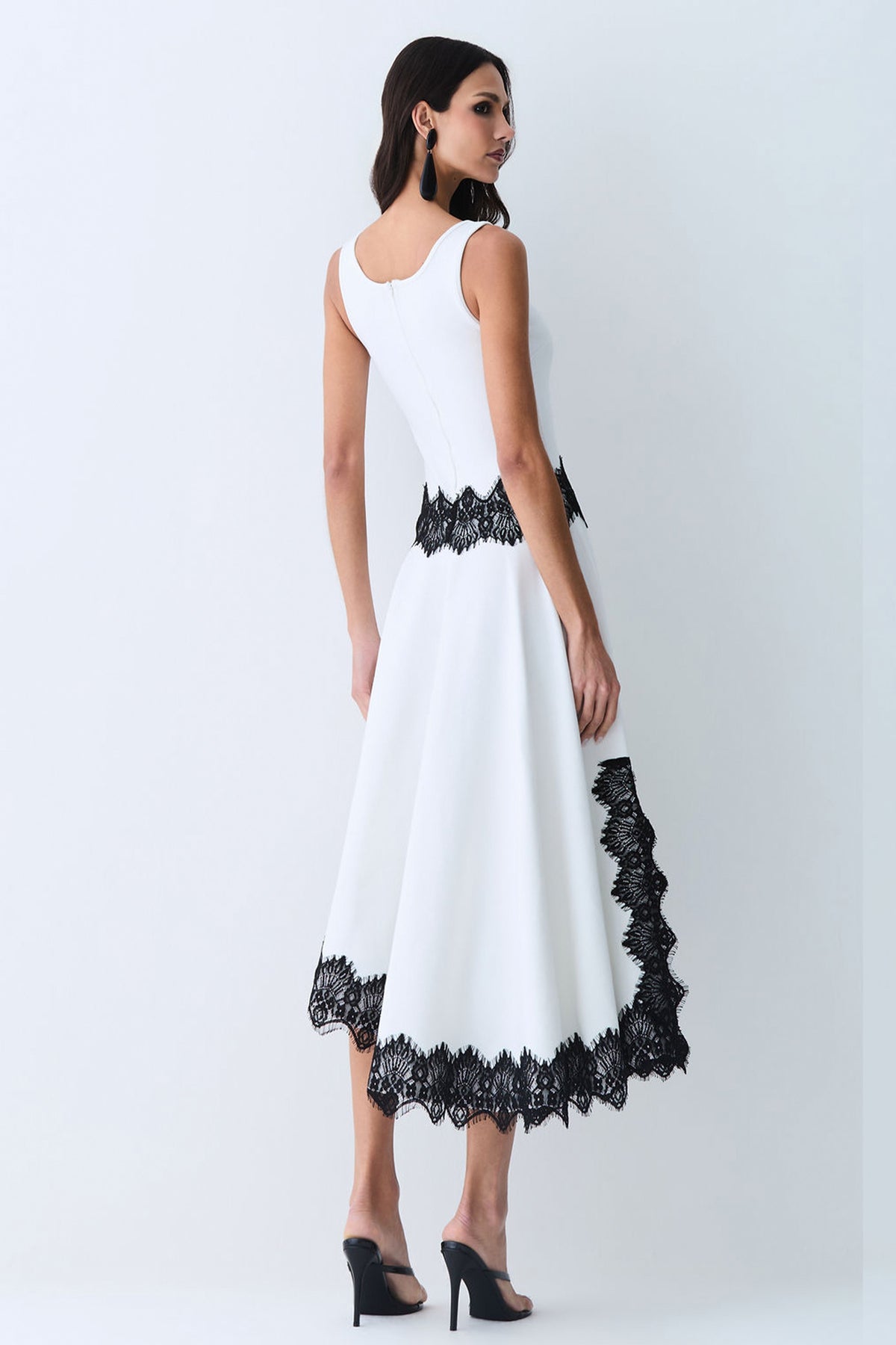 VESTIDO MIDI REGATA BARRA ASSIMETRICA DETALHES RENDA OFF WHITE