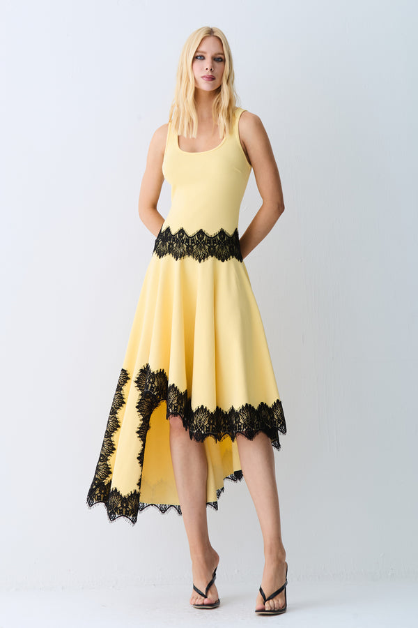 VESTIDO MIDI REGATA BARRA ASSIMETRICA DETALHES RENDA AMARELO MANTEIGA