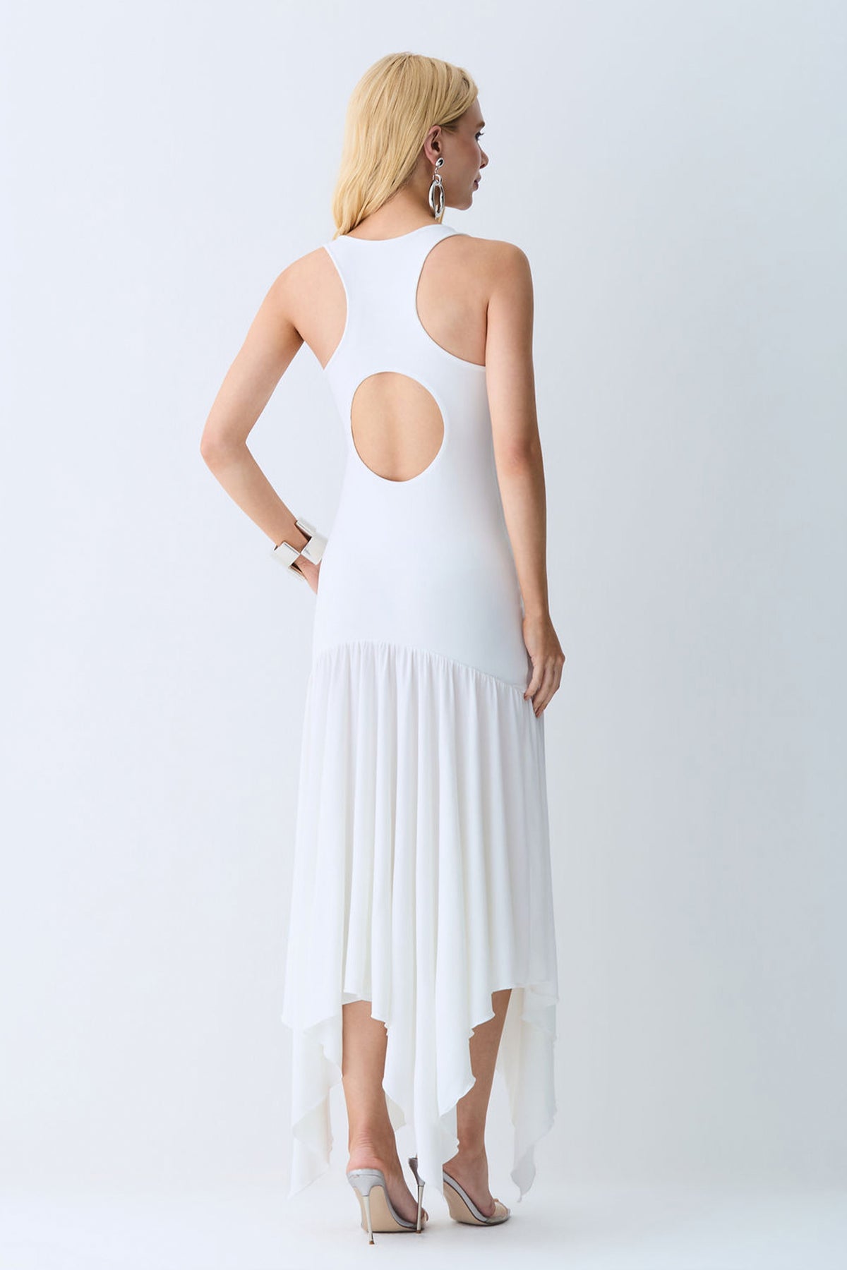 VESTIDO MIDI ABERTURA NAS COSTAS E ASSIMETRIA NA SAIA OFF WHITE
