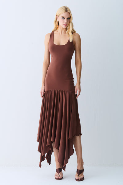 VESTIDO MIDI ABERTURA NAS COSTAS E ASSIMETRIA NA SAIA MARROM