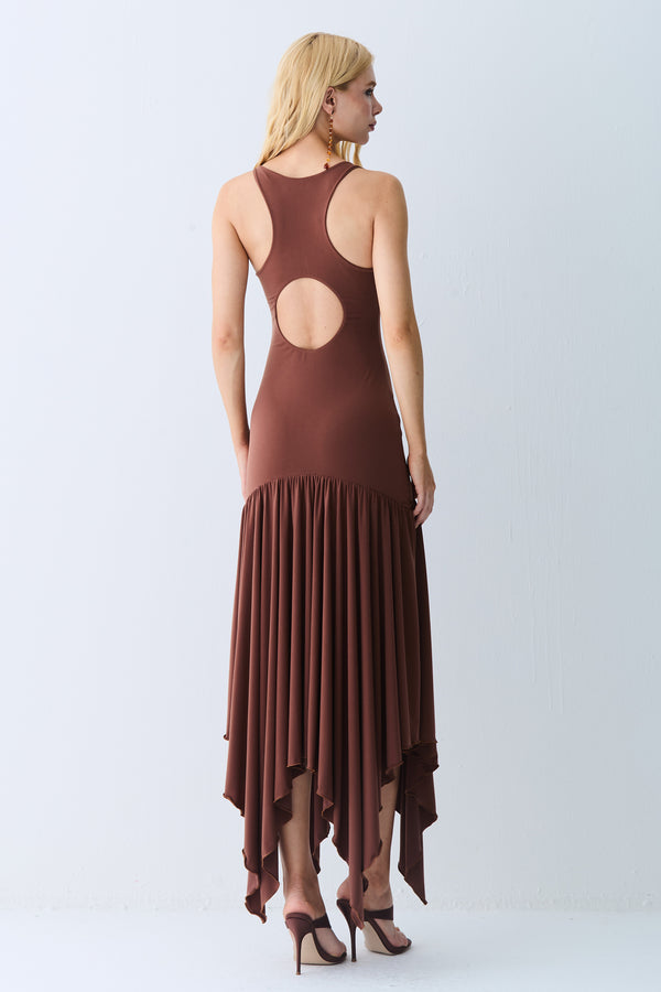 VESTIDO MIDI ABERTURA NAS COSTAS E ASSIMETRIA NA SAIA MARROM