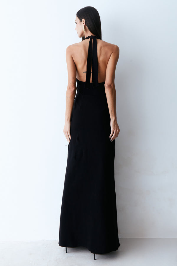 VESTIDO LONGO FRENTE UNICA AMARRACAO PESCOCO E PLUMAS PRETO