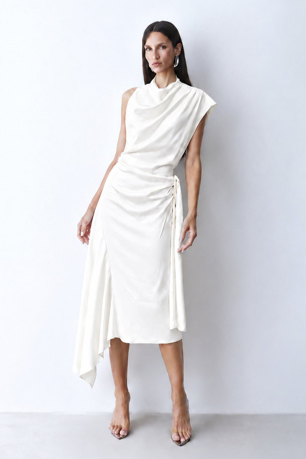 VESTIDO MIDI BARRA ASSIMETRICA CAIMENTO GOLA E DECOTE OFF WHITE