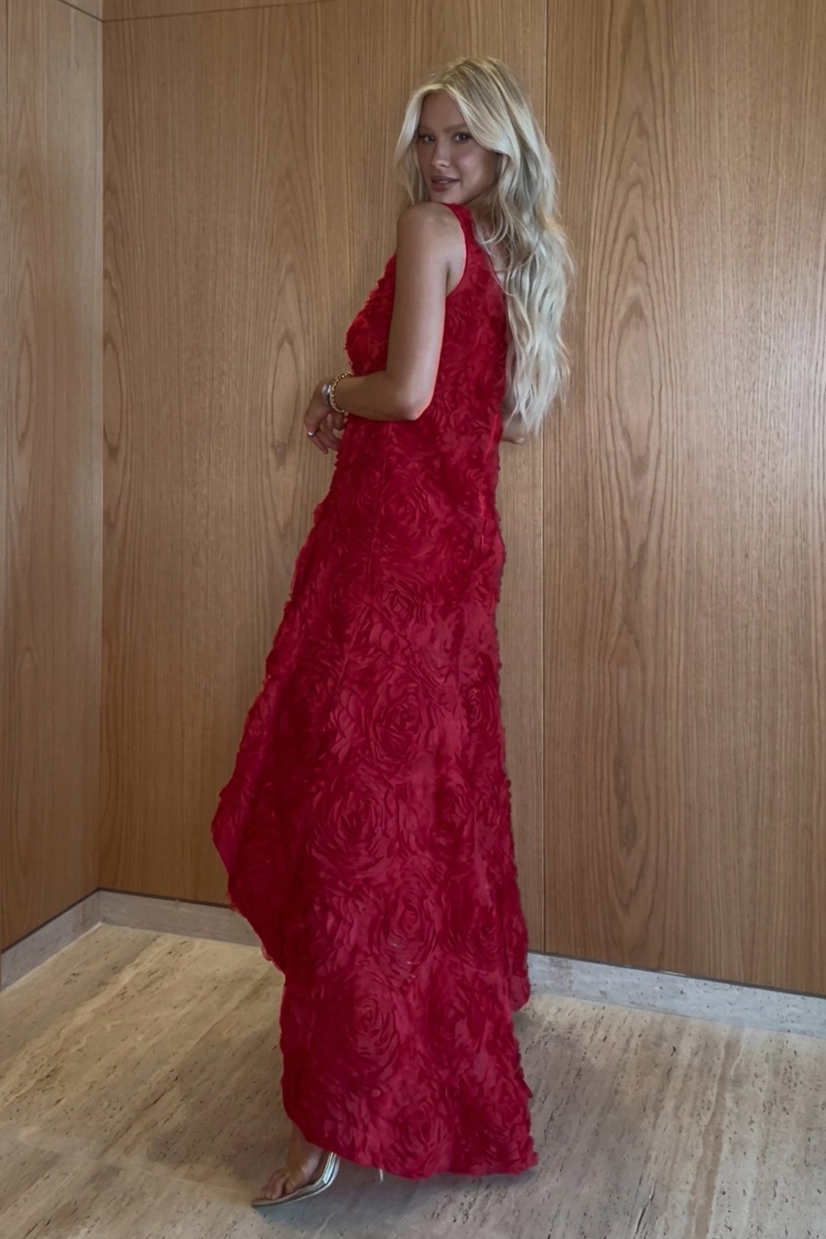 VESTIDO MULLET REGATA NADADOR EM TULE BORDADO VERMELHO