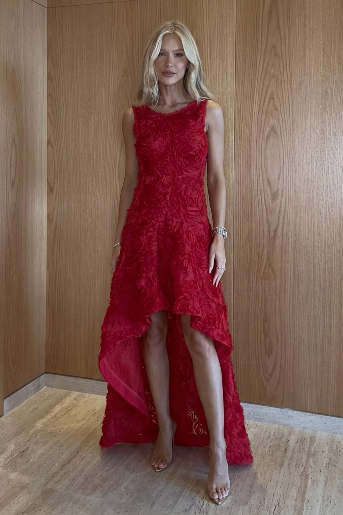 VESTIDO MULLET REGATA NADADOR EM TULE BORDADO VERMELHO