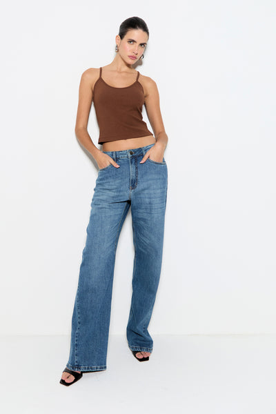 CALÇA RETA JEANS COM COSTURA DIAGONAL NA BARRA AZUL ESCURO JEANS