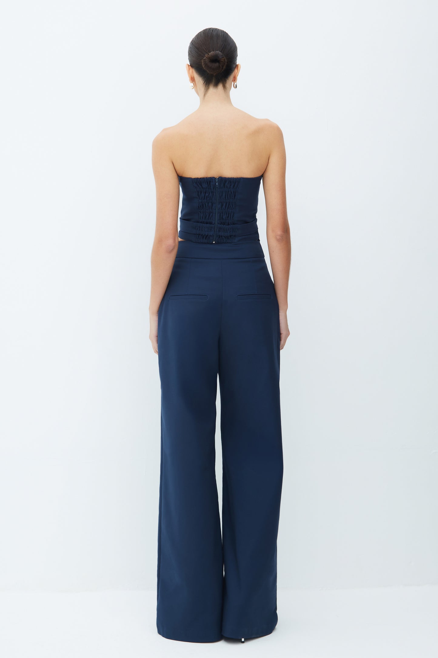 CALÇA PANTALONA ESTRUTURADA COM FRISOS AZUL MARINHO