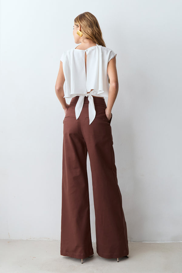 CALÇA PANTALONA ESTRUTURADA COM FRISOS PRETO MARROM ESCURO