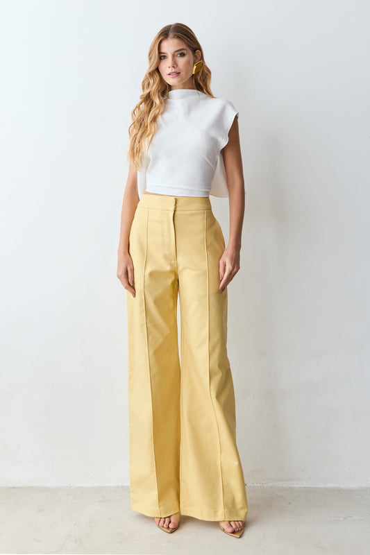 CALÇA PANTALONA ESTRUTURADA COM FRISOS AMARELO MANTEIGA