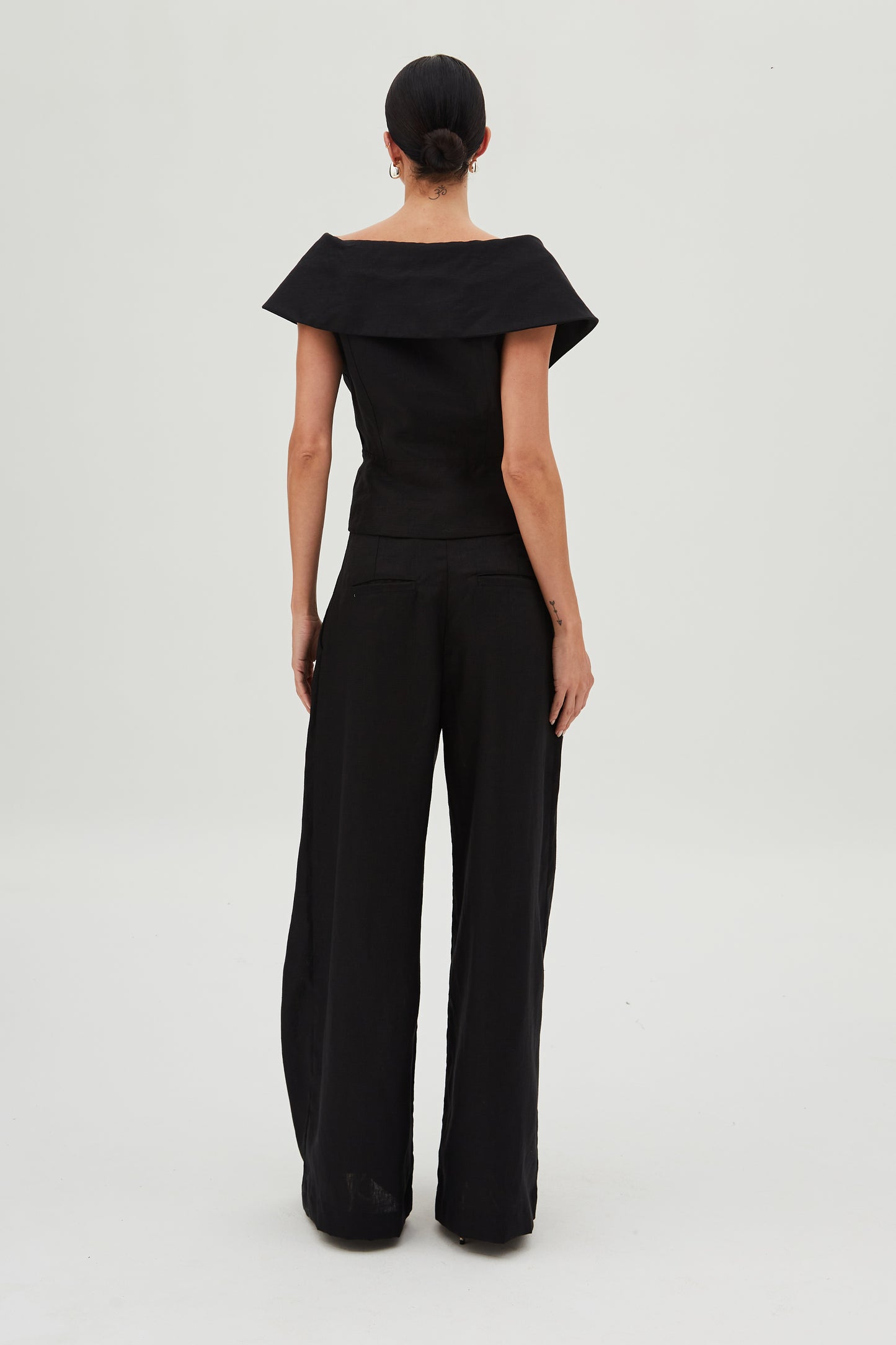 CALÇA PANTALONA ALFAIATARIA COM PREGAS FRONTAIS PRETO