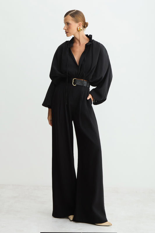 CALCA PANTALONA FLUIDA COM DUAS PREGAS FRENTE PRETO