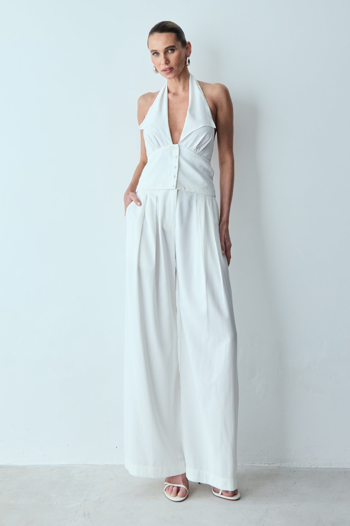 BLUSA FRENTE UNICA AMARRACAO PESCOCO E BOTOES FRONTAL OFF WHITE