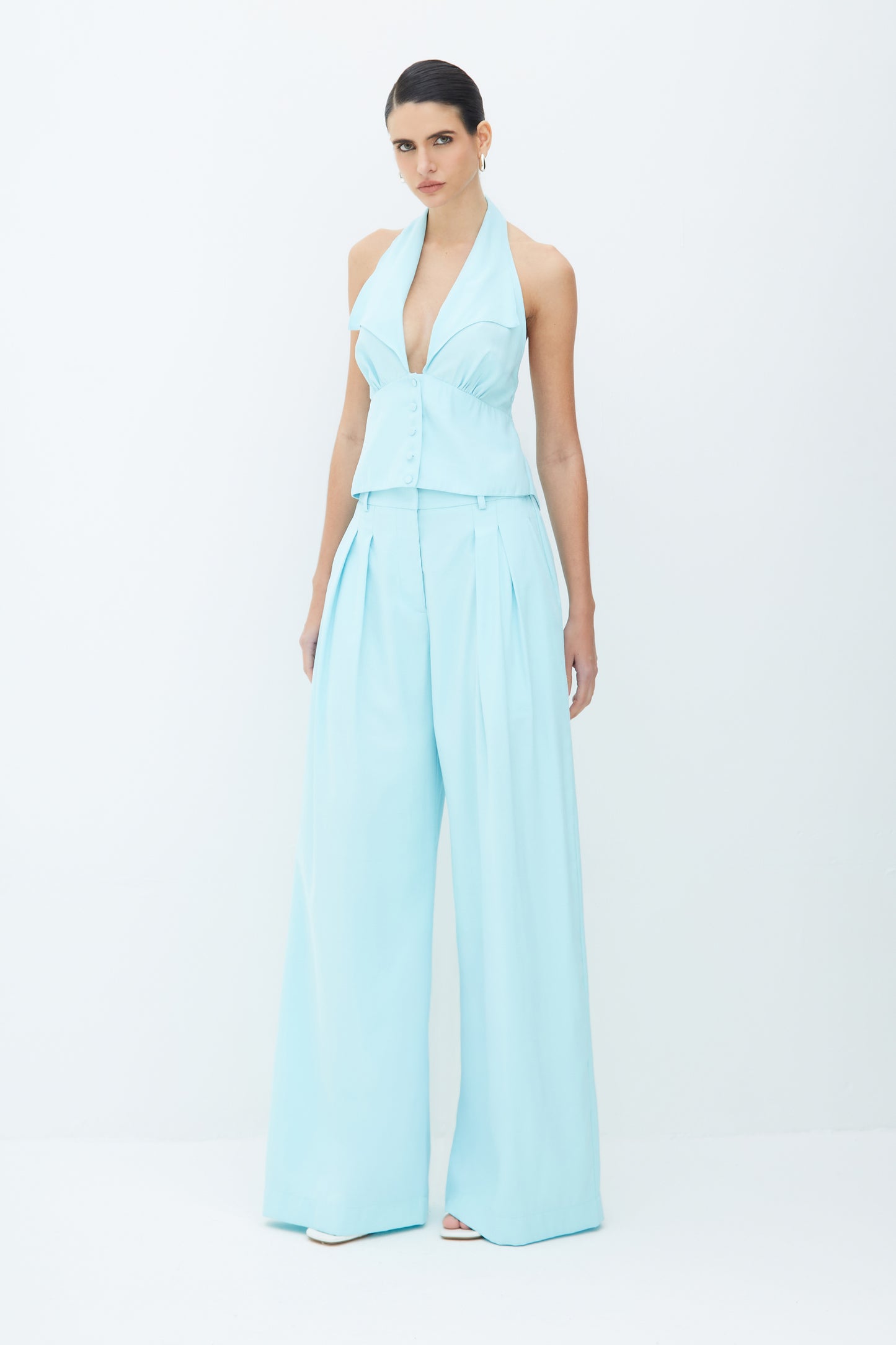 CALCA PANTALONA FLUIDA COM DUAS PREGAS FRENTE AZUL FRESH