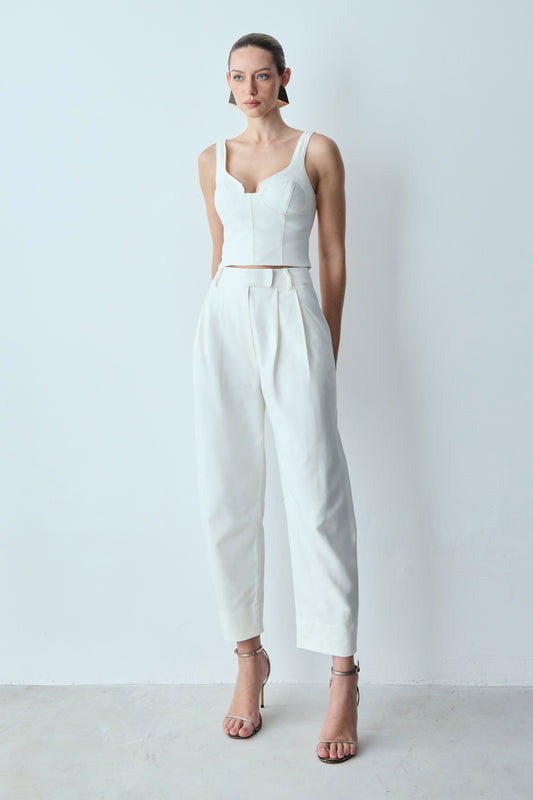 CALCA BAGGY ESTRUTURADA COM PREGAS FRONTAL OFF WHITE