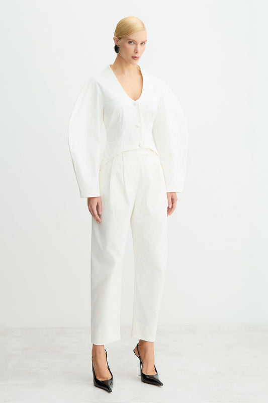 CALCA BAGGY ESTRUTURADA COM PREGAS FRONTAL OFF WHITE