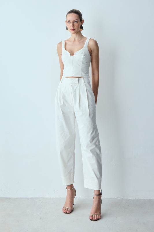 CALCA BAGGY ESTRUTURADA COM PREGAS FRONTAL OFF WHITE