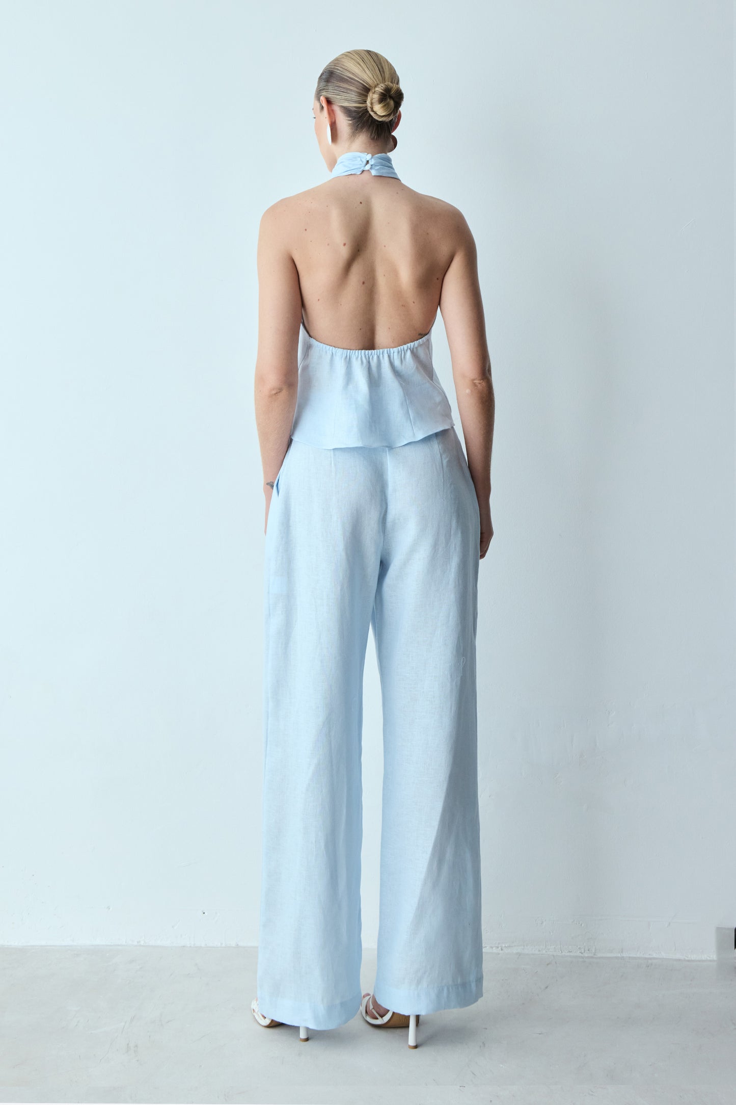 CALÇA RETA CINTURA ALTA COM PREGA FRONTAL AZUL POLAR
