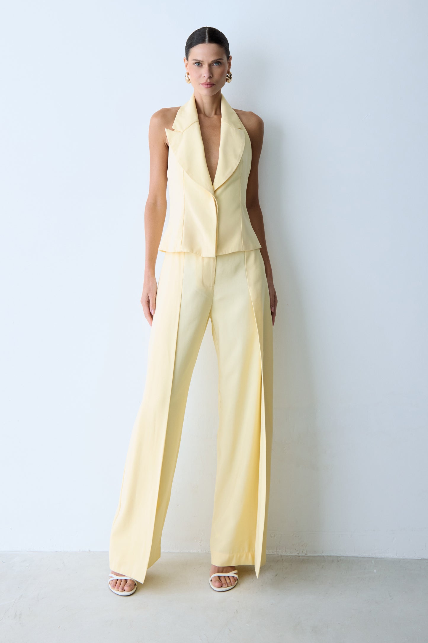 BLUSA FRENTE UNICA COLETE COM GOLA LAPELA AMARELO MANTEIGA CLARO