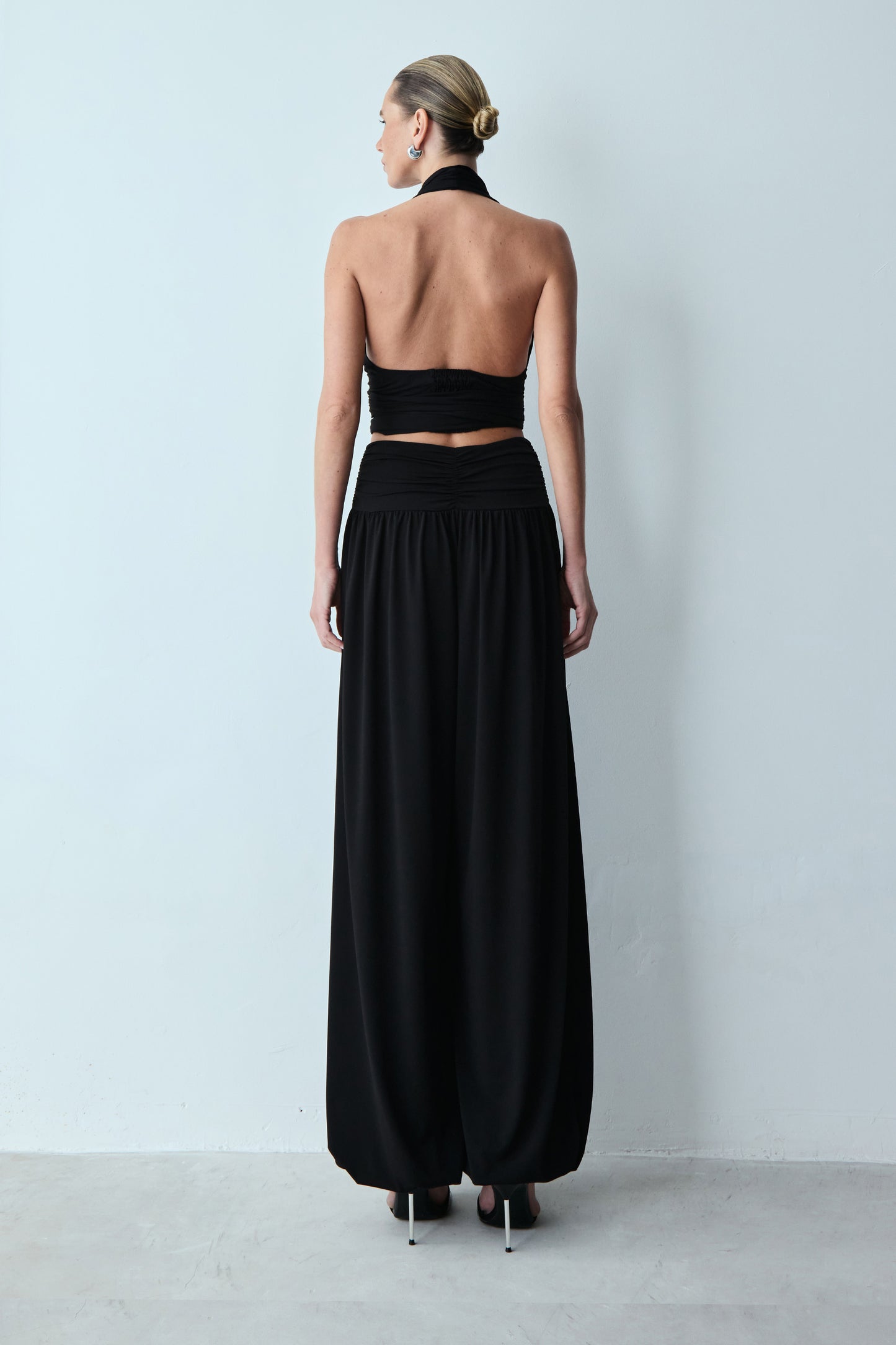 CALCA JOGGER FLUIDA COM COS FRANZIDO BARRA AJUSTADA PRETO