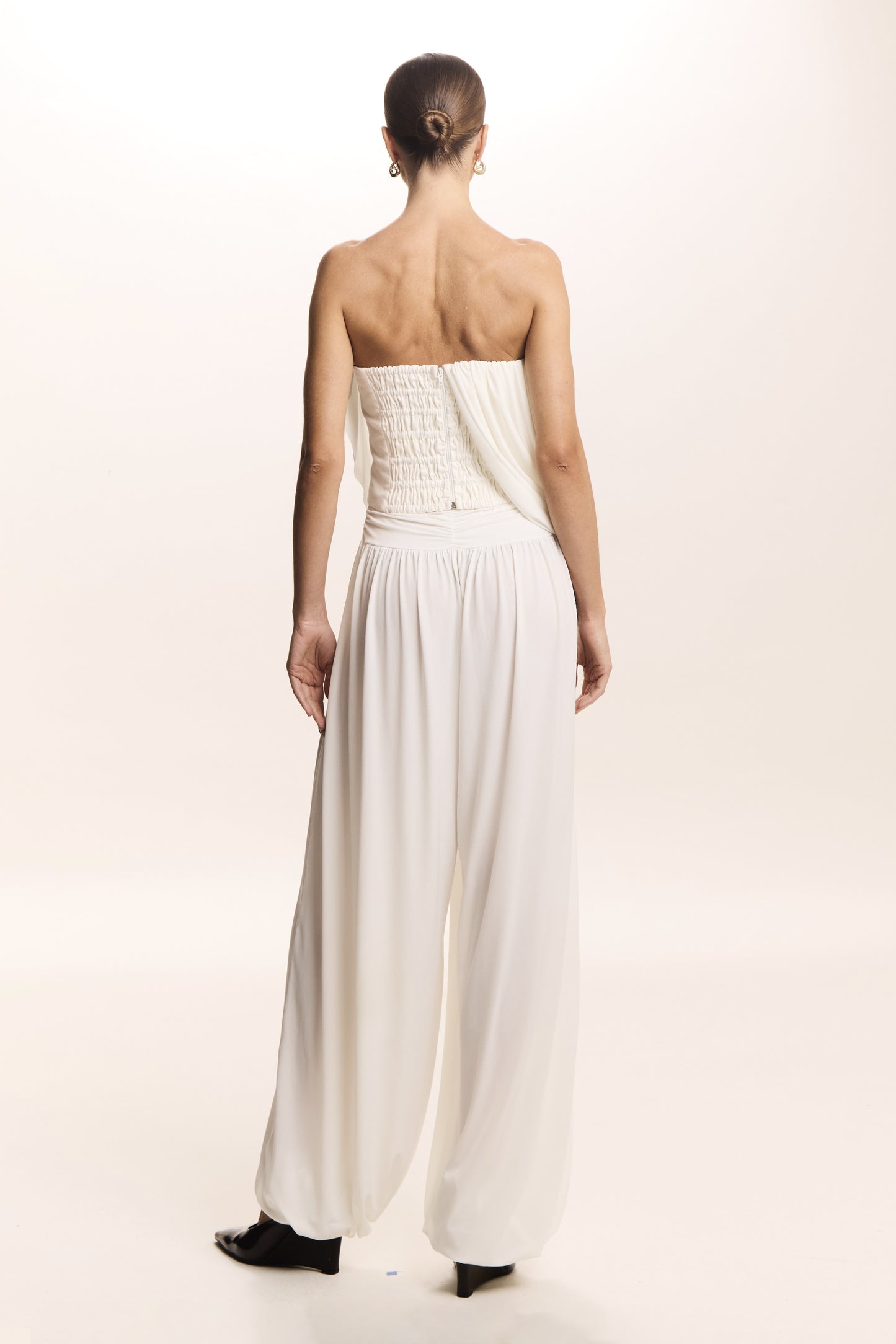 CALCA JOGGER FLUIDA COM COS FRANZIDO BARRA AJUSTADA OFF WHITE