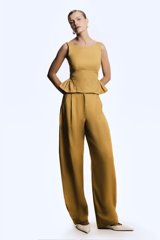 CALCA BAGGY ESTRUTURADA BOTAO LATERAL KAKI MEDIO