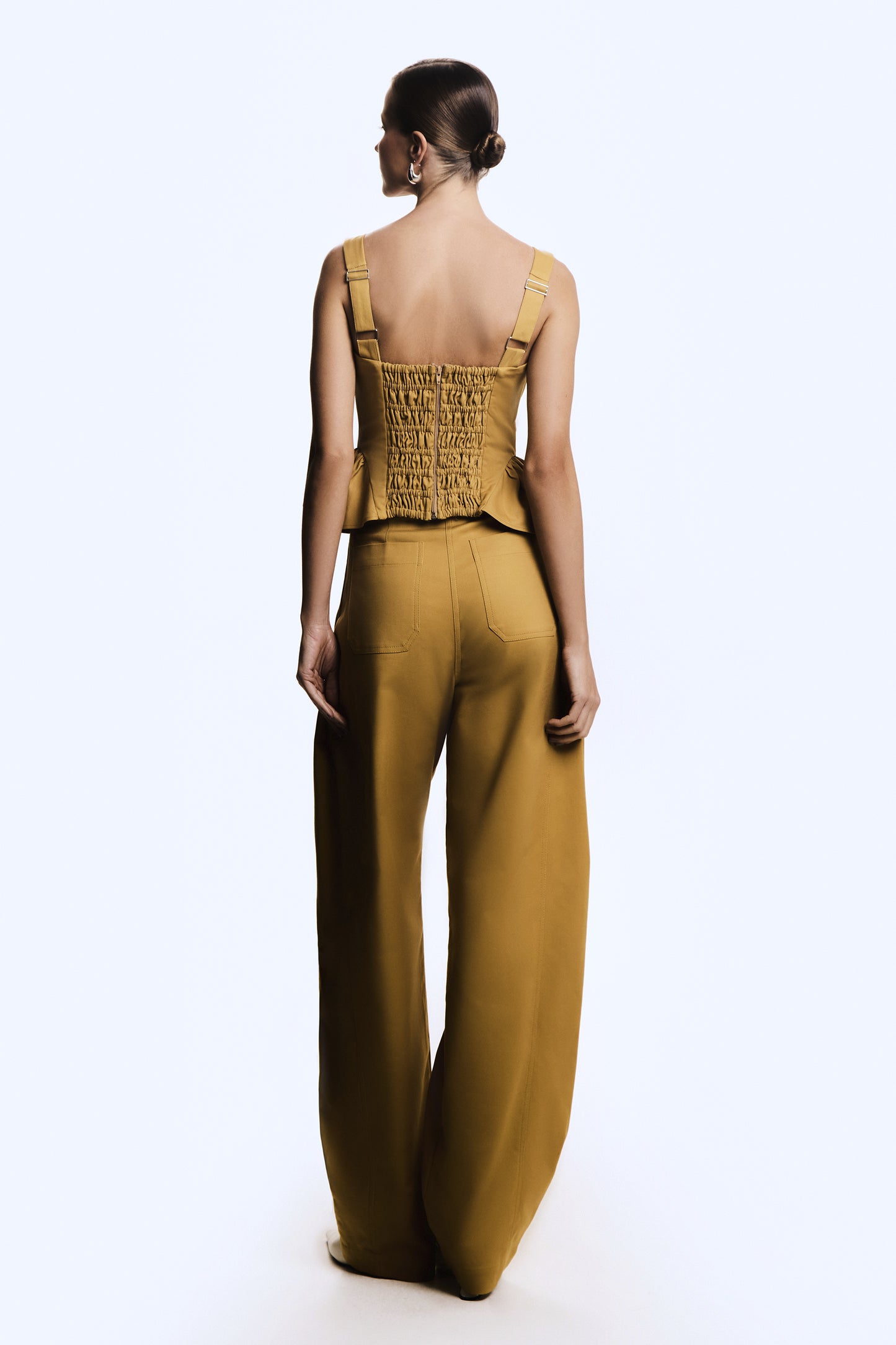 CALCA BAGGY ESTRUTURADA BOTAO LATERAL KAKI MEDIO