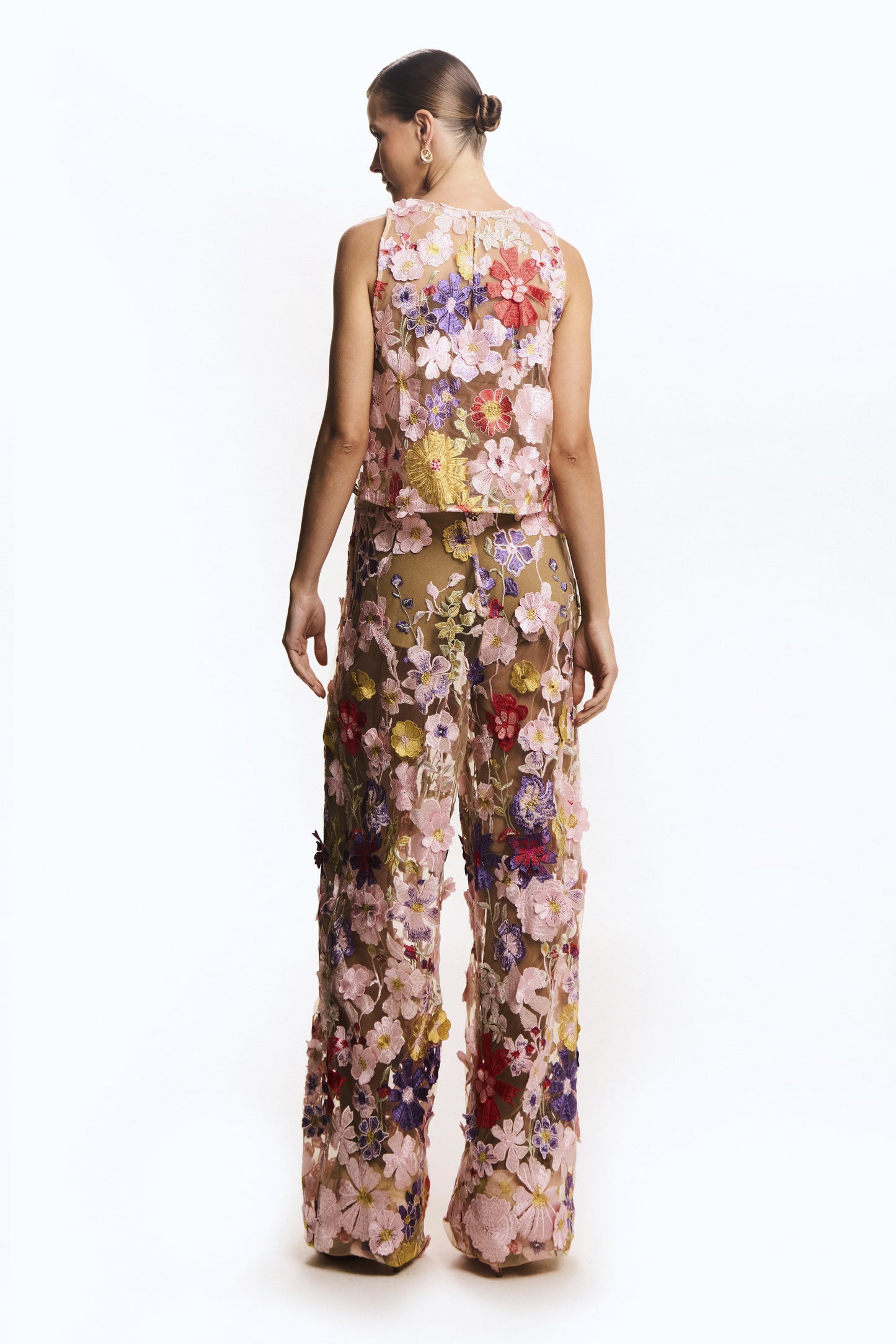 CALCA RETA EM TULE BORDADO ROSA