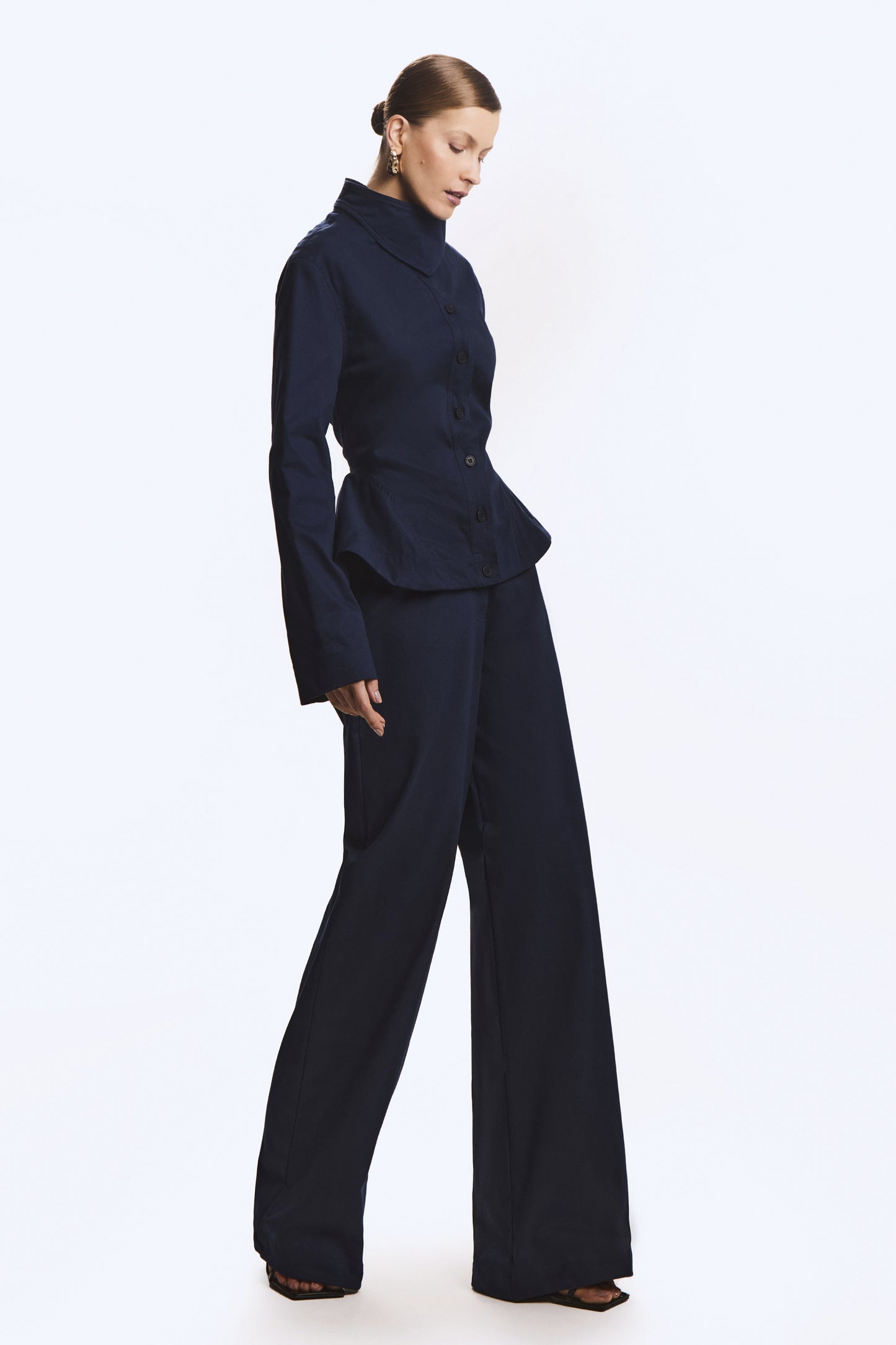 CALCA PANTALONA ESTRUTURADA BOLSO COSTAS AZUL MARINHO ESCURO