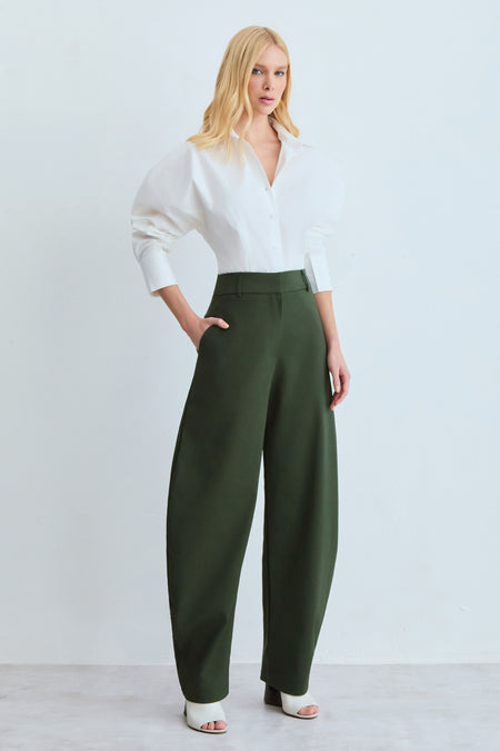 CALCA BAGGY ALFAIATARIA COM BOLSOS COSTAS VERDE ESCURO