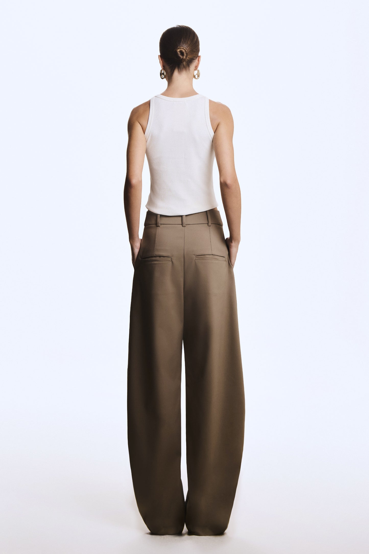 CALCA BAGGY ALFAIATARIA COM BOLSOS COSTAS CASTOR